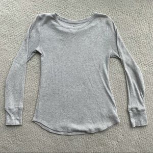 🏷🚨ALL ITEMS $6 or less BUY 2 get 1 FREE! 🚨🏷 GAP Thermal long sleeve tee